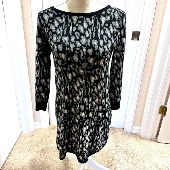 NWOT Express ~ Long Sleeve Animal Print Sweater Dress size XXS - Picture 2 of 7